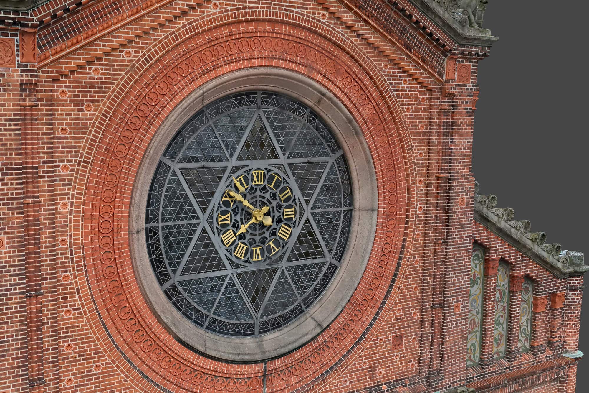 Detaljeret 3D-visning af ur og murværk på Jesuskirken